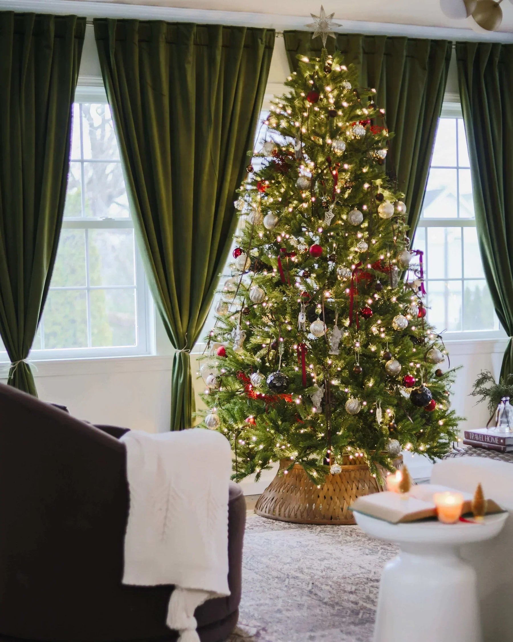 Árvore de Natal artificial de abeto King Fraser com 750 luzes LED brancas quentes