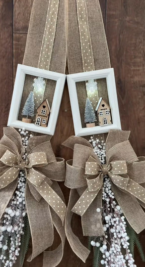 Escapulário Natalino Duplo Rústico com Casinhas e Guirlanda - Bege e Branco