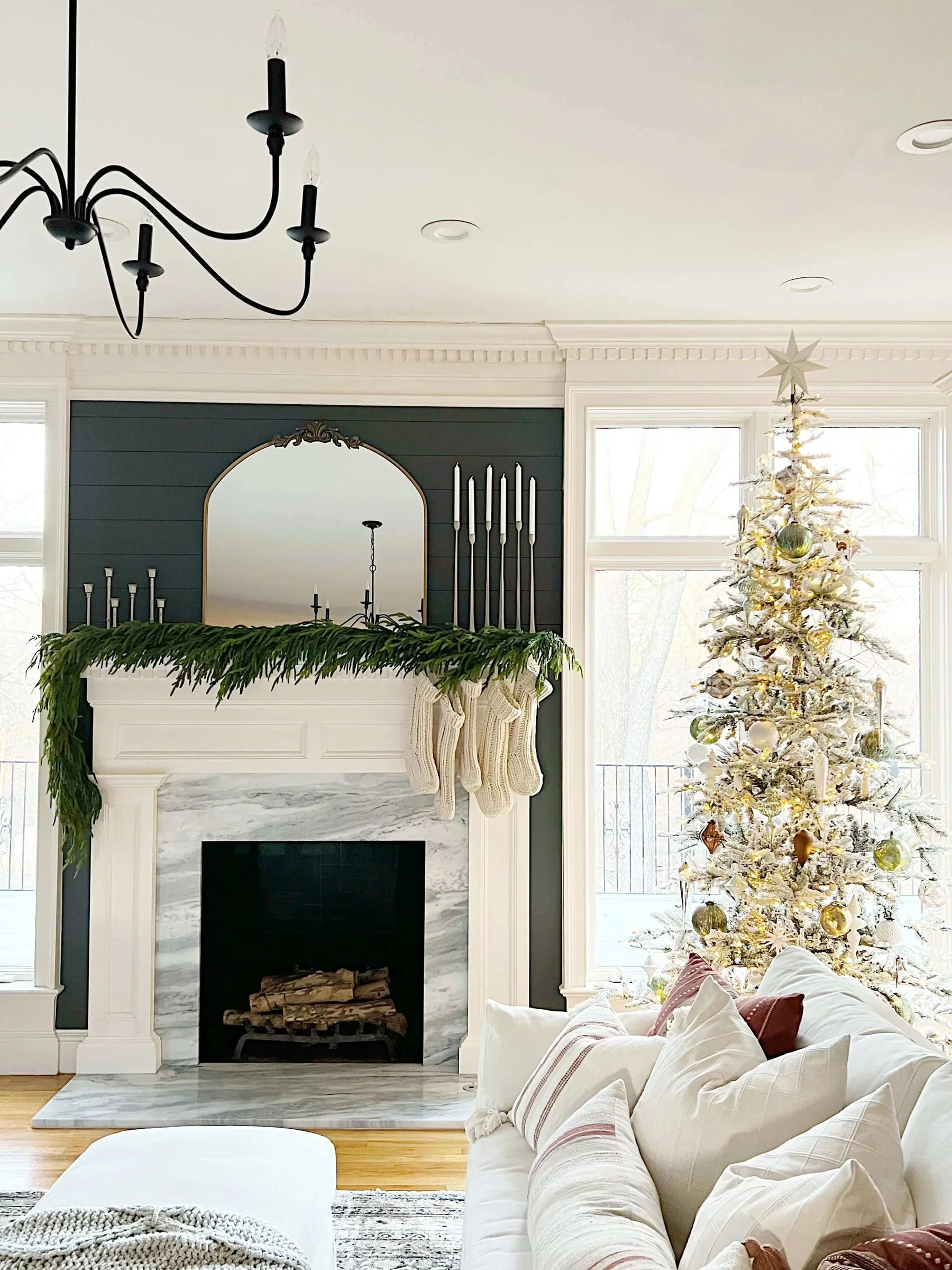 Árvore de Natal artificial King Noble Flock com 500 luzes LED brancas quentes