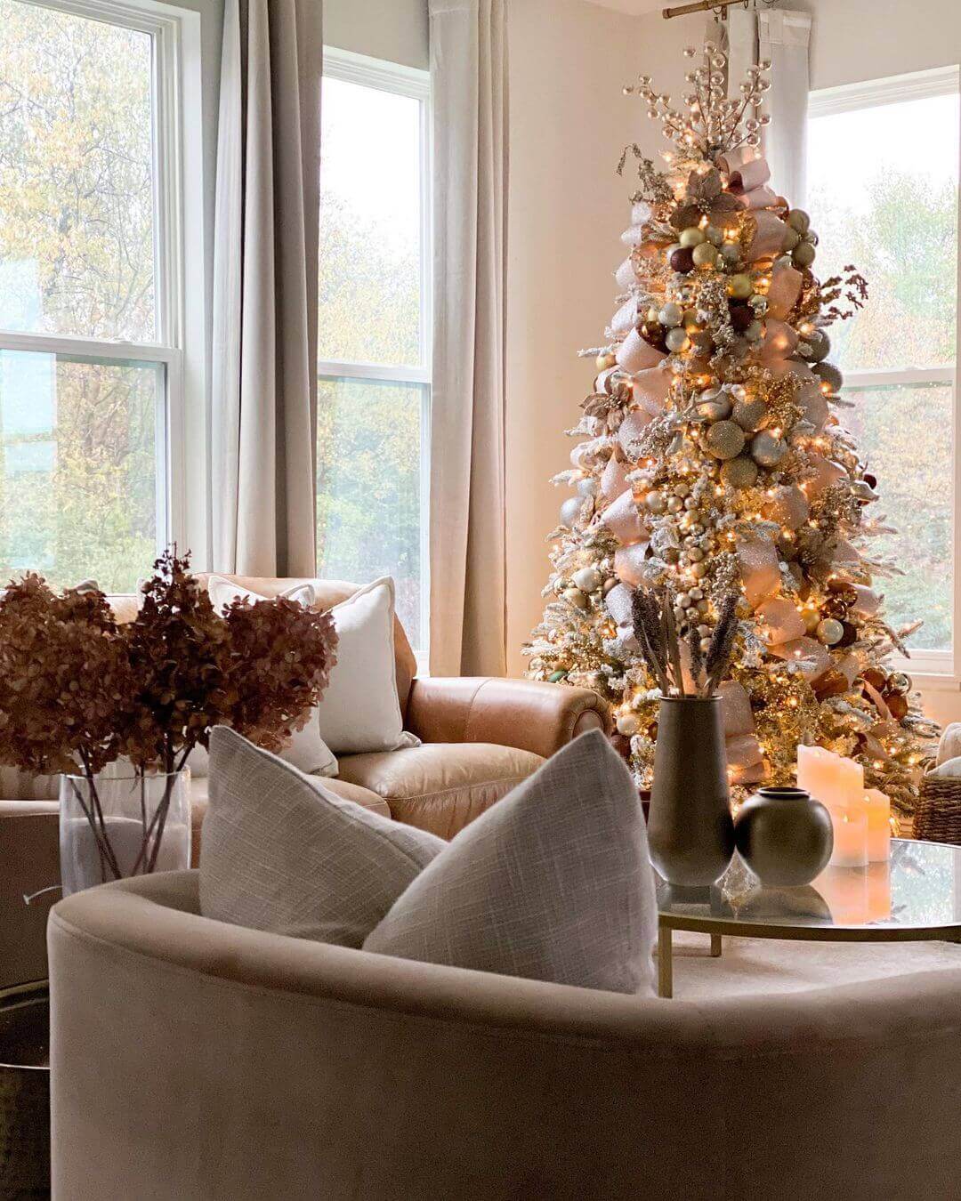 Árvore de Natal artificial Queen Flock® com 650 luzes LED brancas quentes