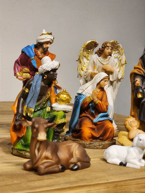 Presépio em Resina Colorido • 11 Peças • 18,5cm