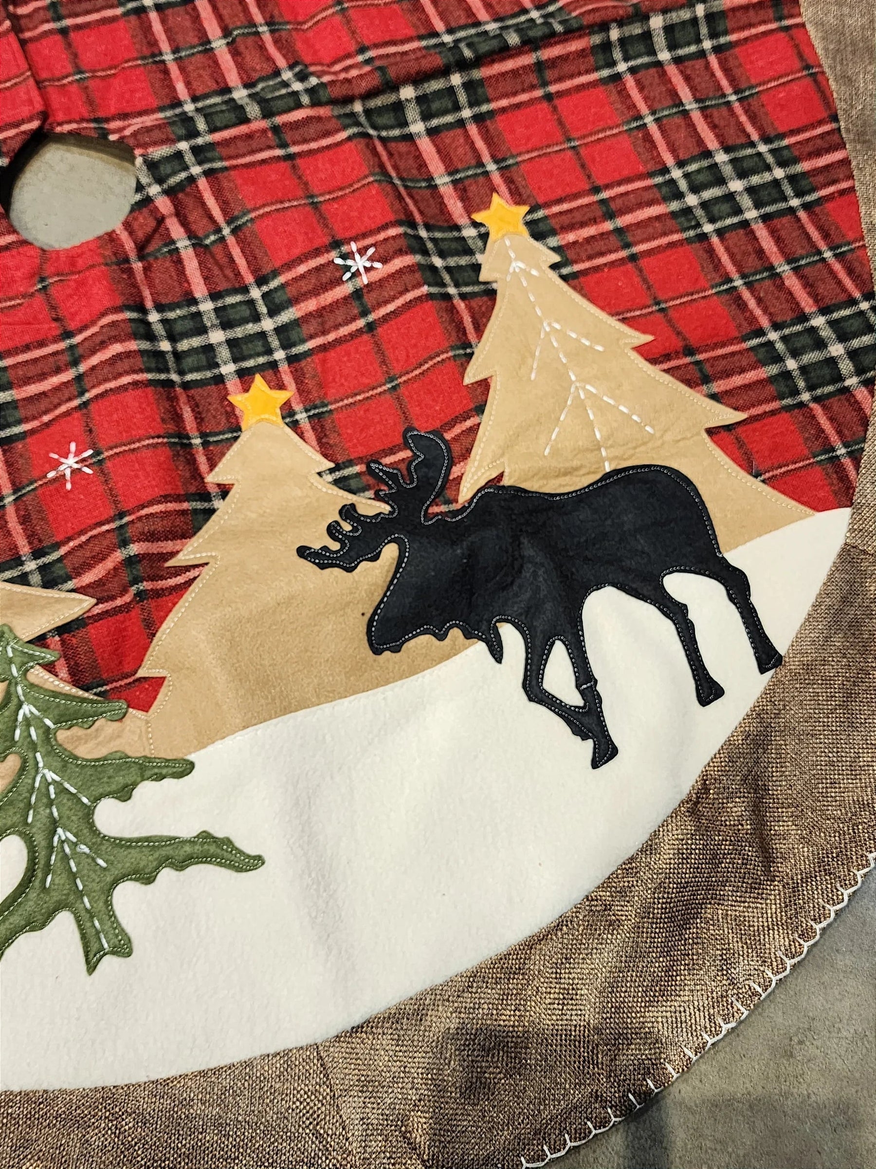 Saia de Árvore de Natal Xadrez Vermelho e Preto com Alce